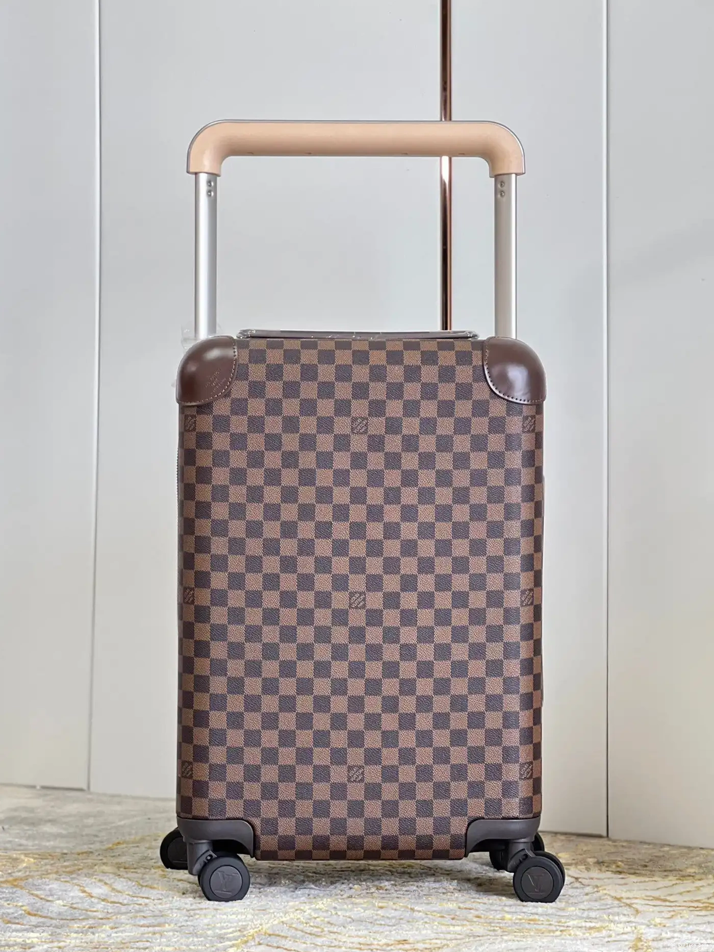 Aaa replica ru Louis HORIZON 55 Vuitton 0609